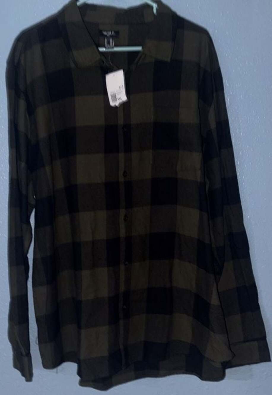 Forever 21 Men's Woven Plaid Button-Up Flannel Shirt in Olive and Black